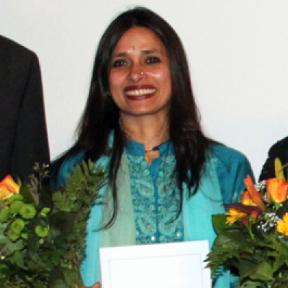 Dr Rama Mani receives the Peter-Becker-Prize for Peace and Conflict Research